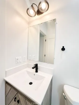 $1,950 | 305 Main Street, Unit 3, Newport Beach, CA 92661
