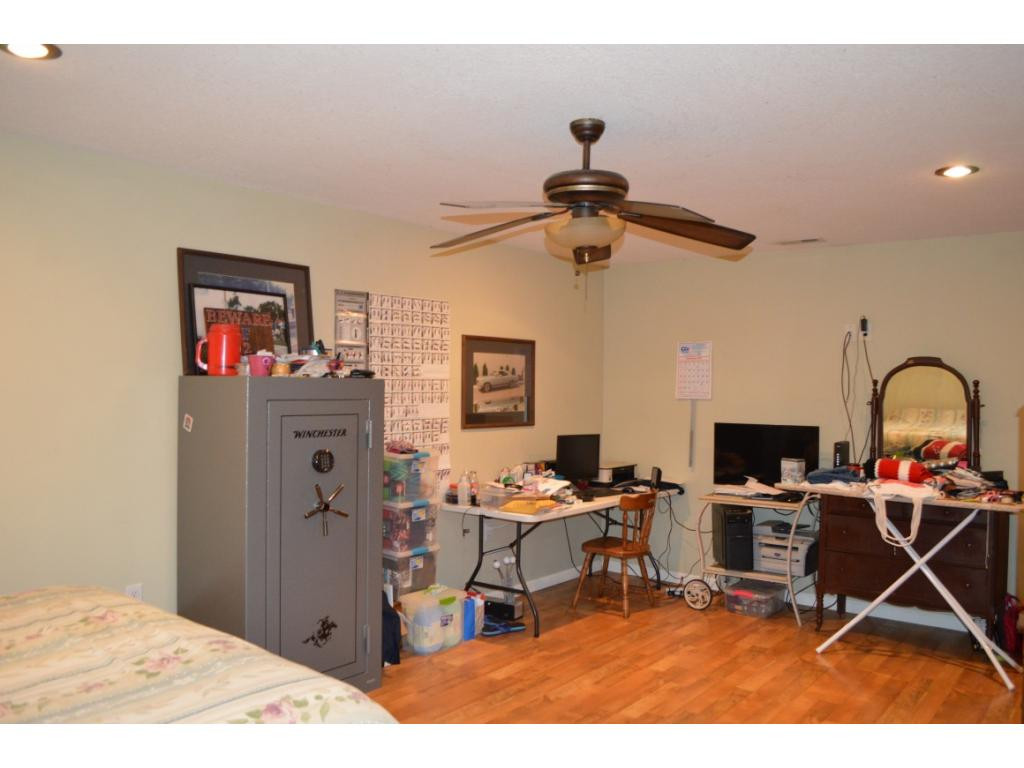 4815 Ottway Road Greeneville, TN 37745 - Photo 7 of 11 Huge Master Bedroom