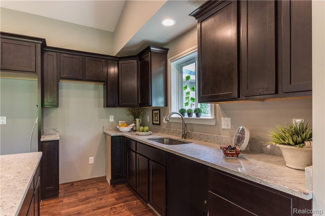 2560 Bull Run Road Oxford, MI 48371 - Photo 9 of 26 Granite Counters