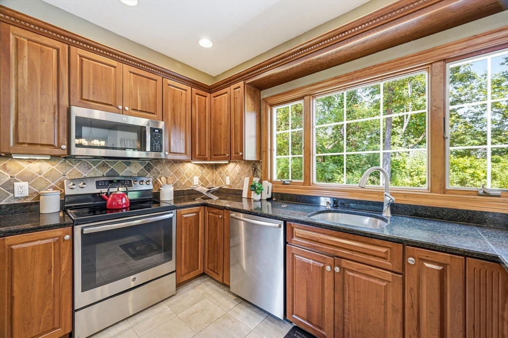 5 Cobb Lane Littleton, MA 01460 - Photo 10 of 41