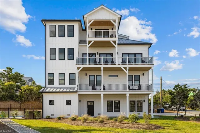 $2,950,000 | 101 Melanie Street, Emerald Isle, NC 28594