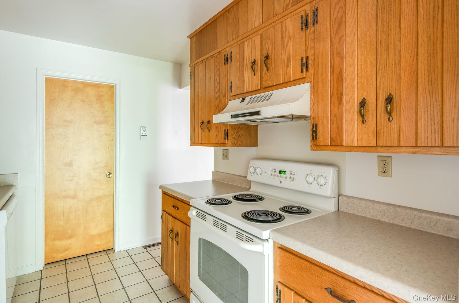 21 Topaz Run Poughkeepsie, NY 12603 - Photo 11 of 26 Door to laundry room