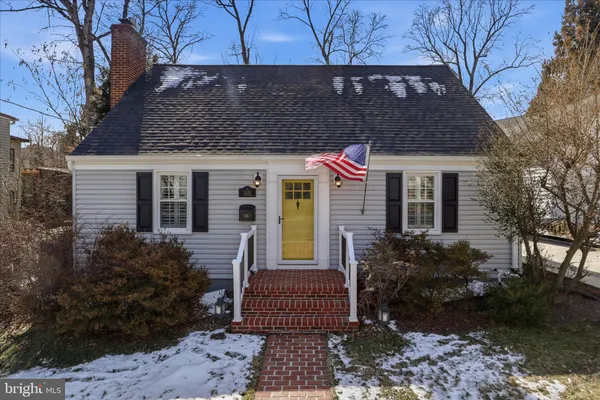 $875,000 | 2406 South Dinwiddie Street, Arlington, VA 22206