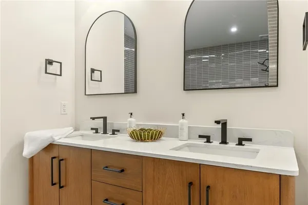 $2,600,000 | 1701 Northwest Duncan Road, Blue Springs, MO 64015