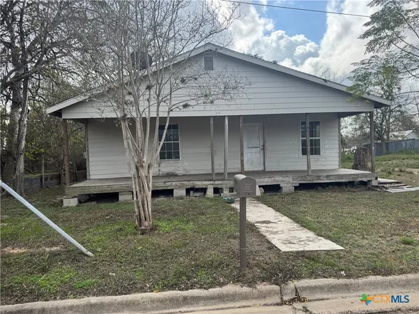 $59,999 | 507 King Street, Cuero, TX 77954