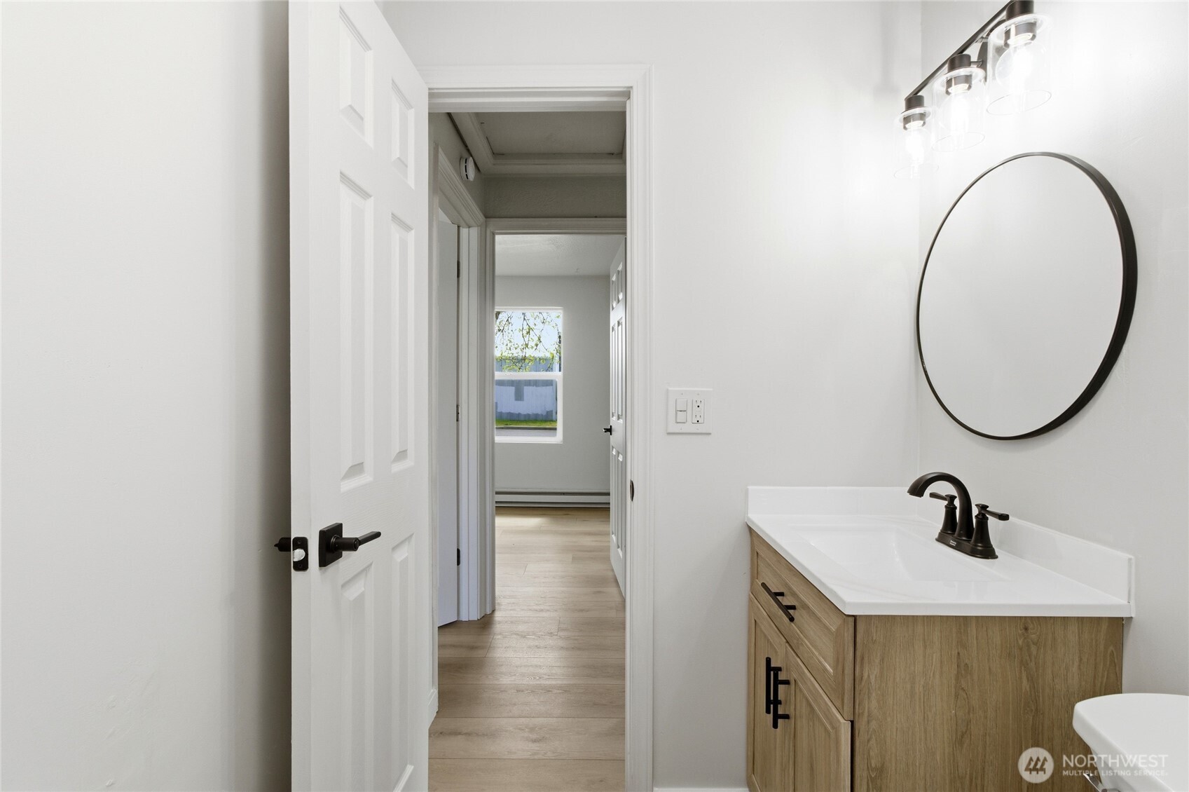 552 Edith Avenue Walla Walla, WA 99362 - Photo 11 of 19 a bathroom with a sink and a mirror