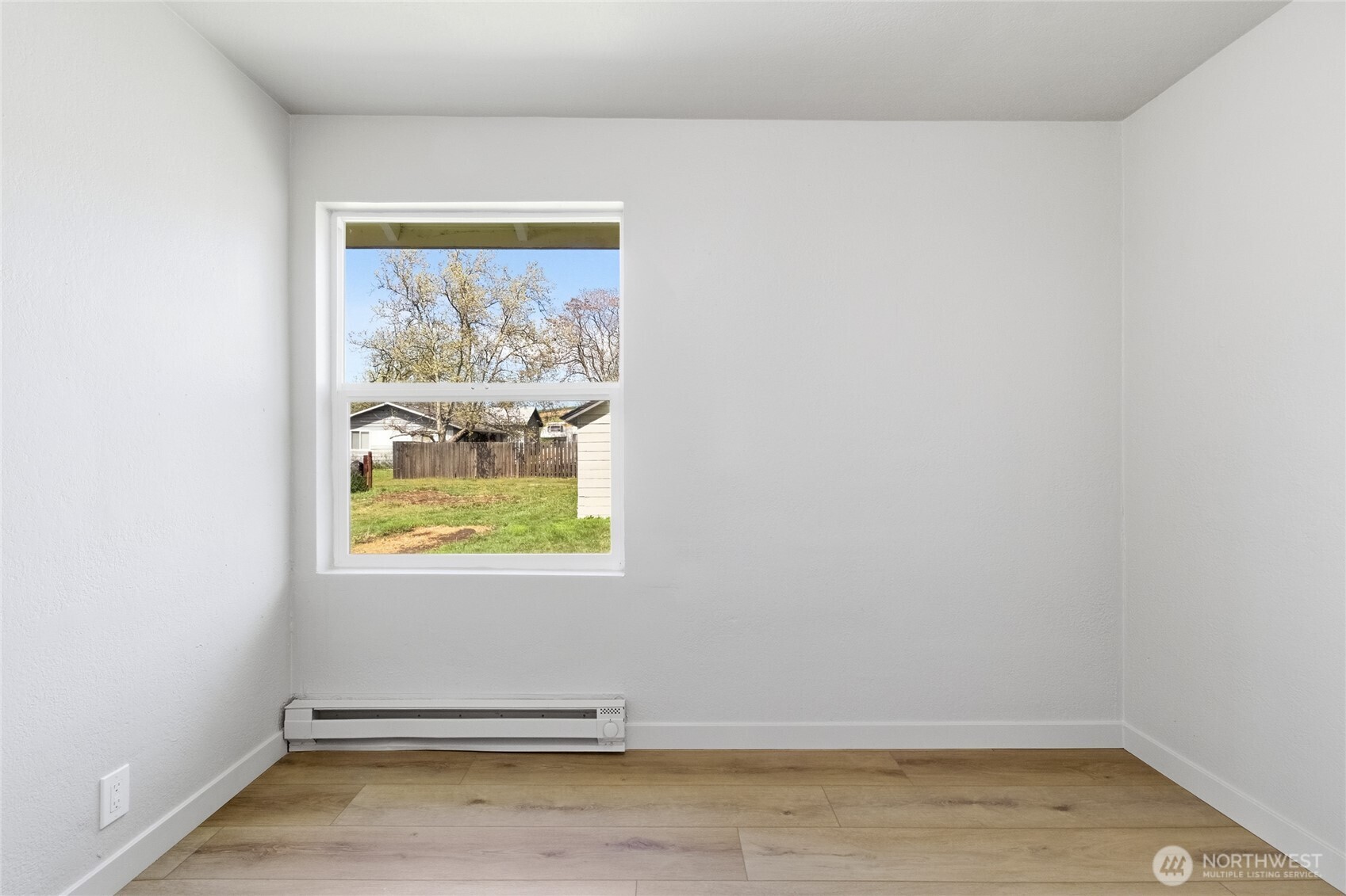 552 Edith Avenue Walla Walla, WA 99362 - Photo 15 of 19 a view of room with window
