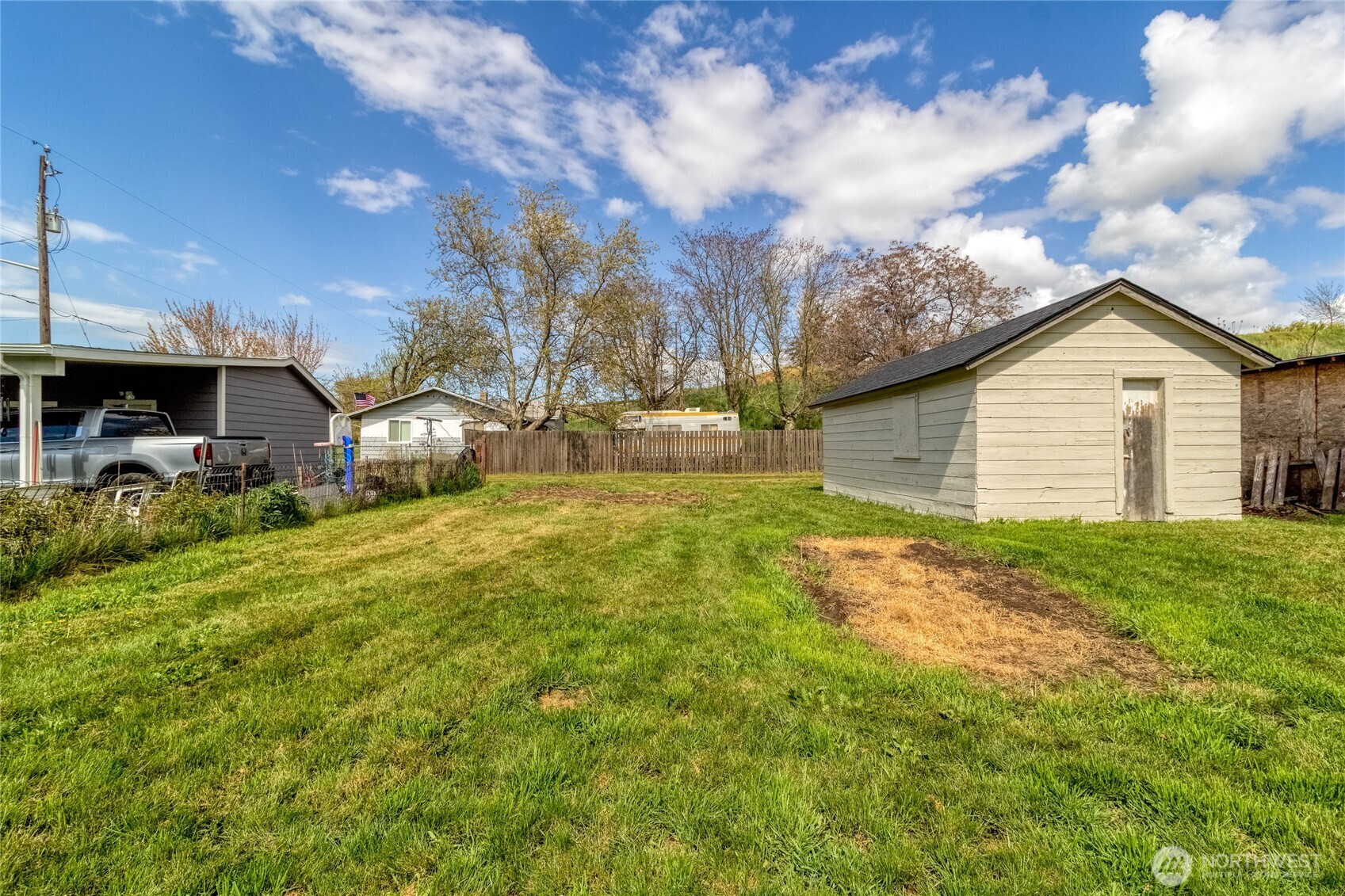 552 Edith Avenue Walla Walla, WA 99362 - Photo 18 of 19 a view of a backyard of the house