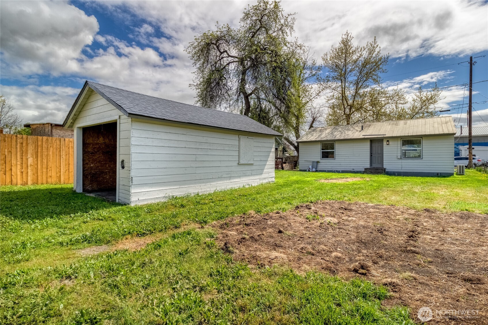 552 Edith Avenue Walla Walla, WA 99362 - Photo 19 of 19 a view of a house with a yard