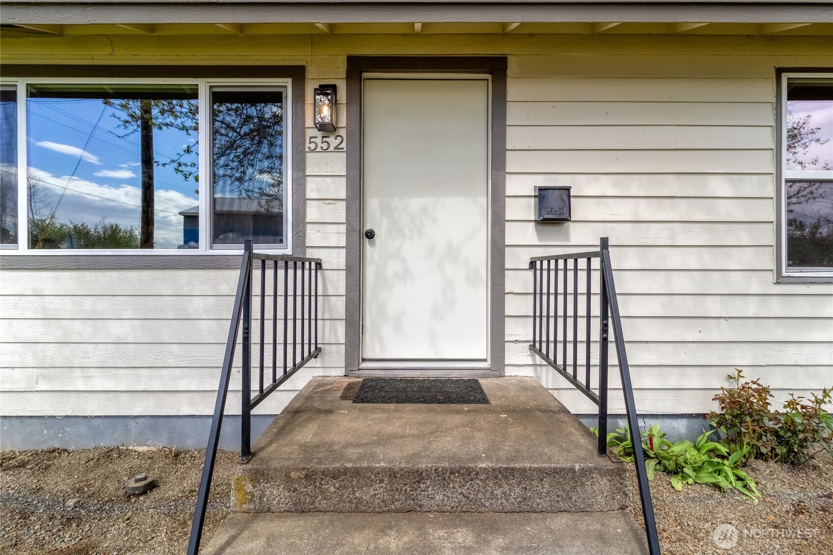 552 Edith Avenue Walla Walla, WA 99362 - Photo 2 of 19 a view of entrance gate of a house
