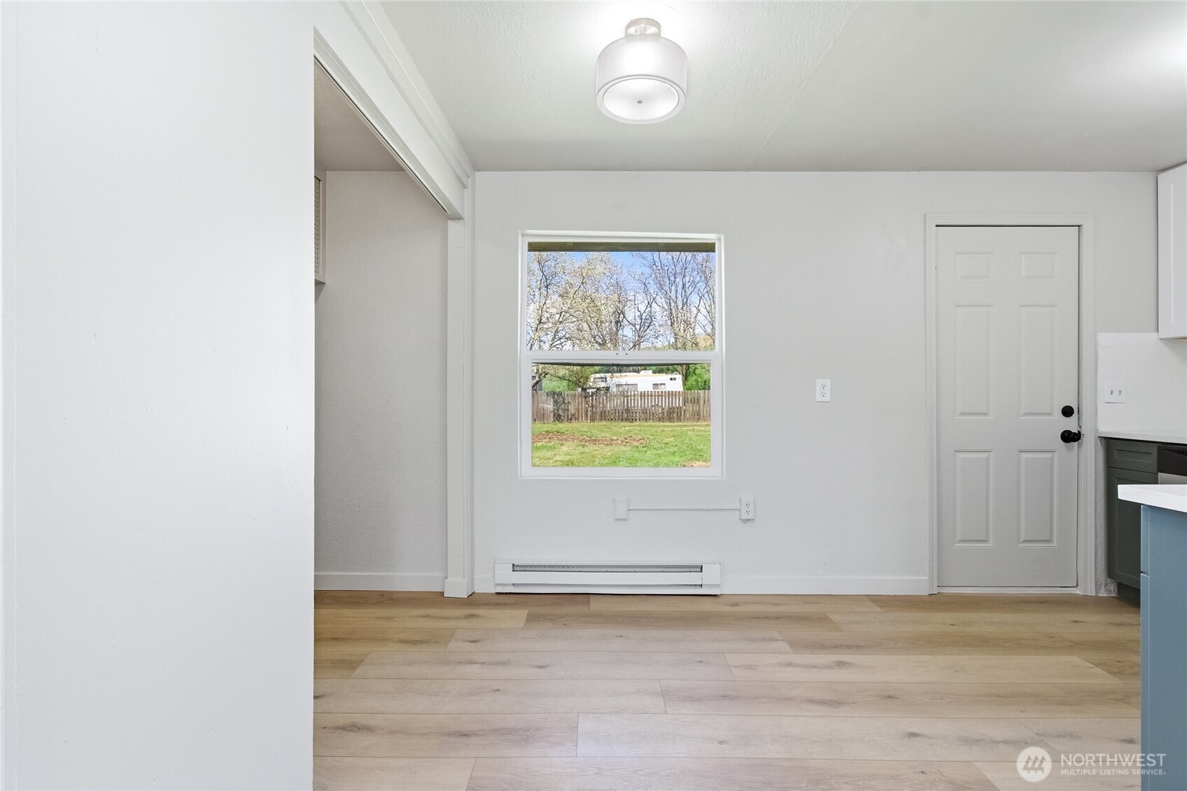 552 Edith Avenue Walla Walla, WA 99362 - Photo 6 of 19 an empty room with window and mirror