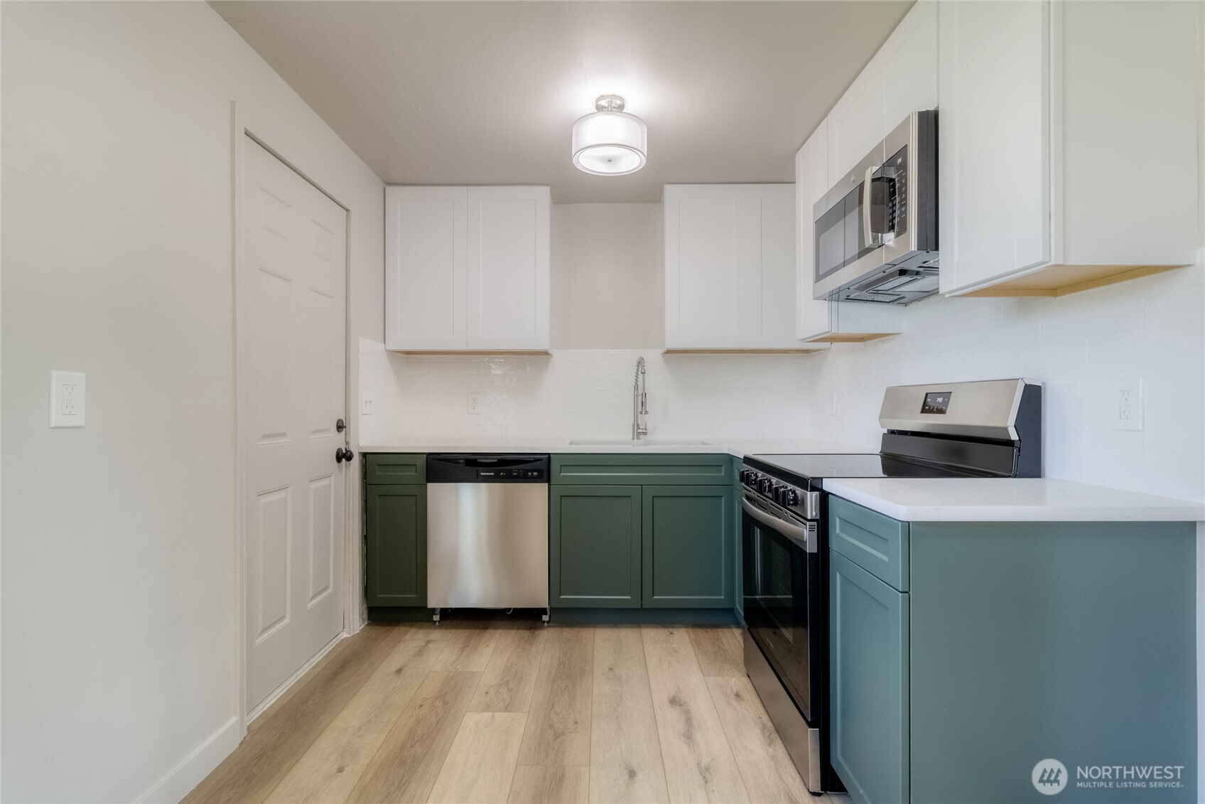 552 Edith Avenue Walla Walla, WA 99362 - Photo 8 of 19 a kitchen with a sink and cabinets