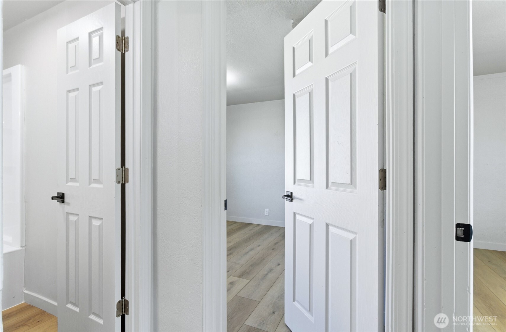 552 Edith Avenue Walla Walla, WA 99362 - Photo 9 of 19 a view of a hallway with wooden floor