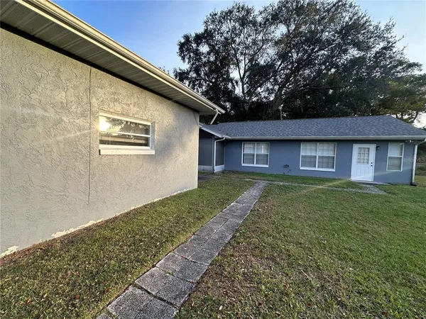 a view of a house with a yard