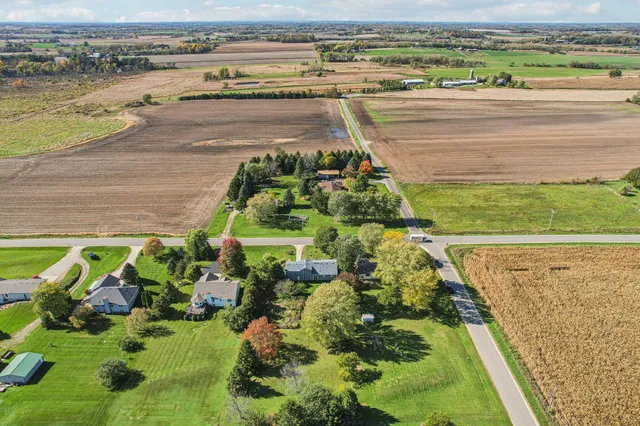$399,900 | N8688 N Road, Ixonia, WI 53036