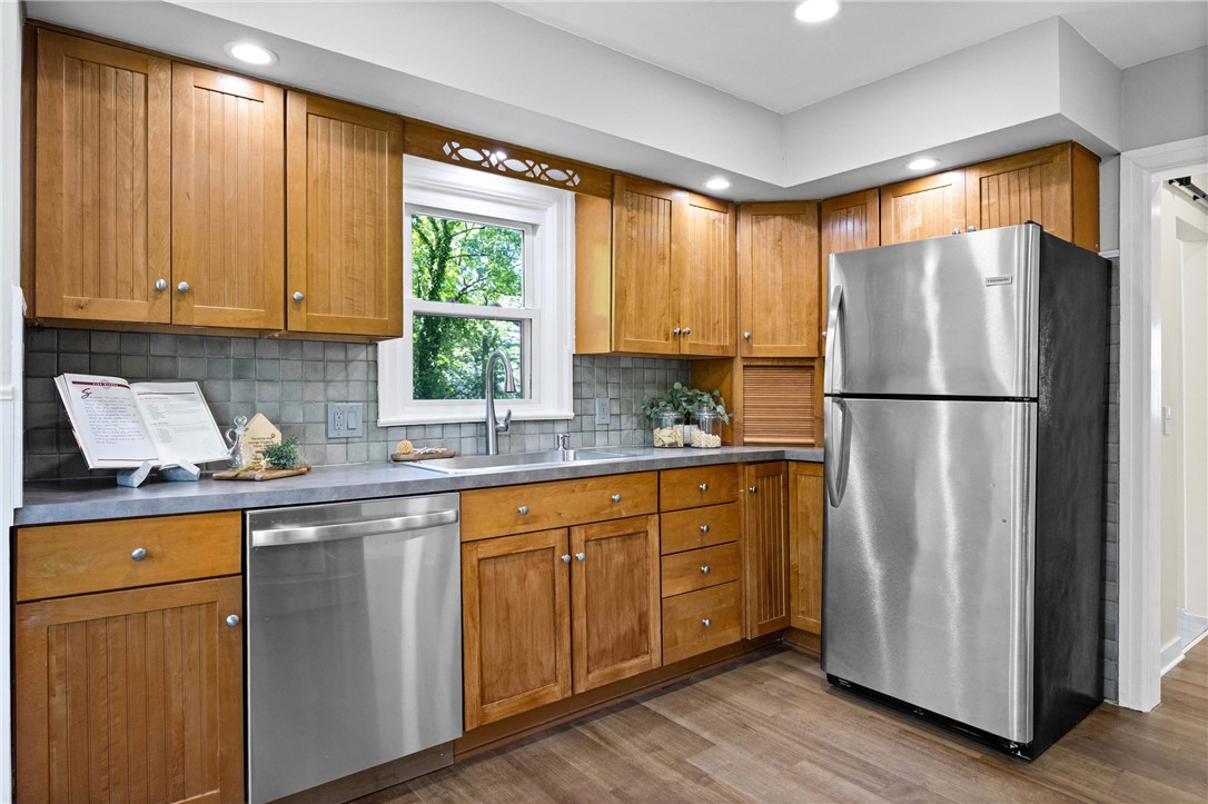 27 Dakeland Road Irondequoit, NY 14617 - Photo 12 of 50