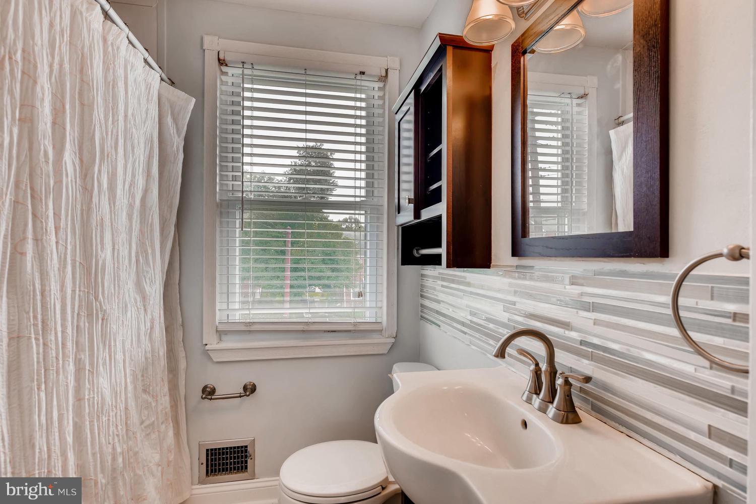 8546 Water Oak Road Baltimore, MD 21234 - Photo 15 of 28 a bathroom with a sink and a toilet