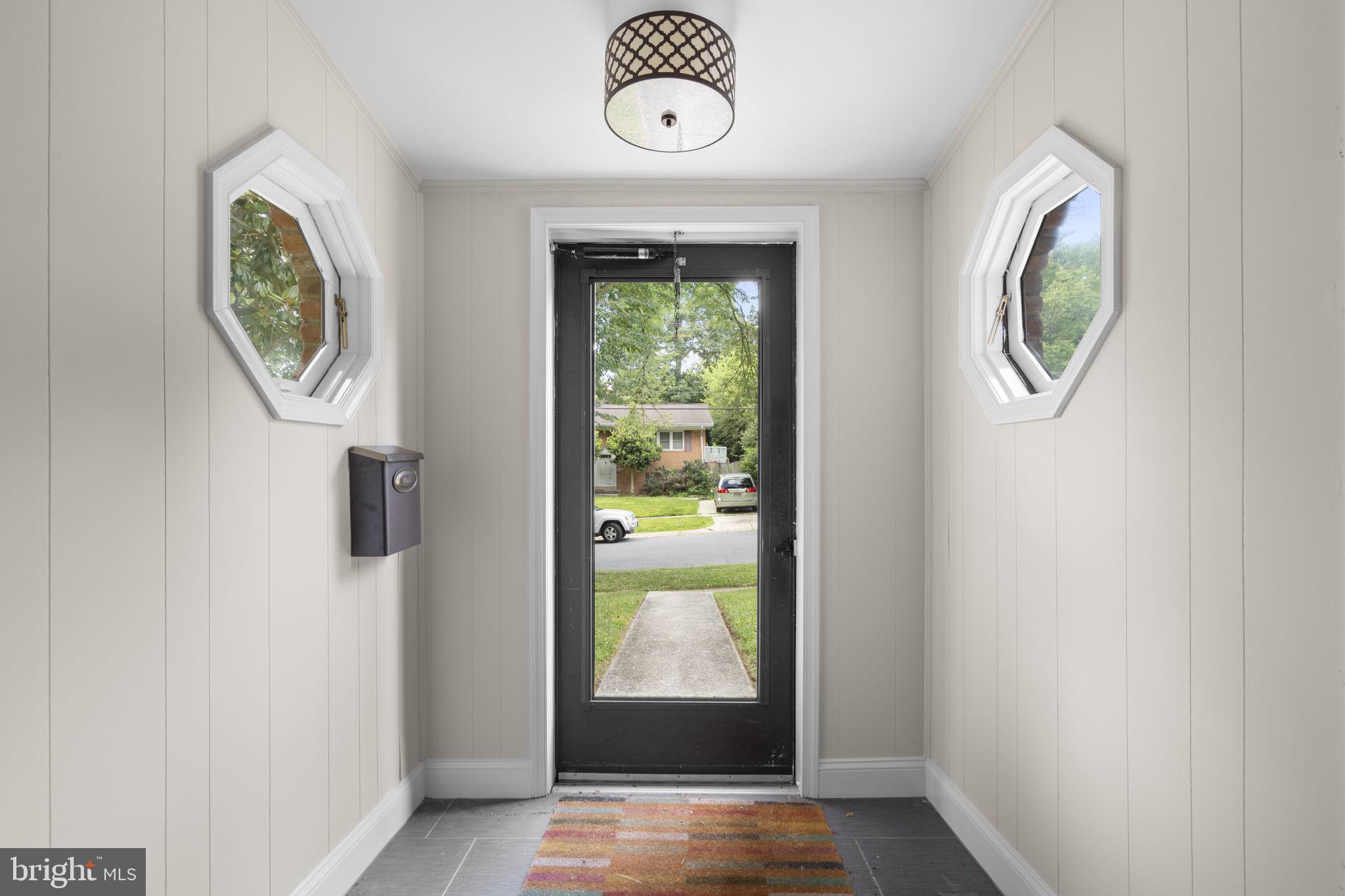 822 Loxford Terrace Silver Spring, MD 20901 - Photo 3 of 61 Foyer