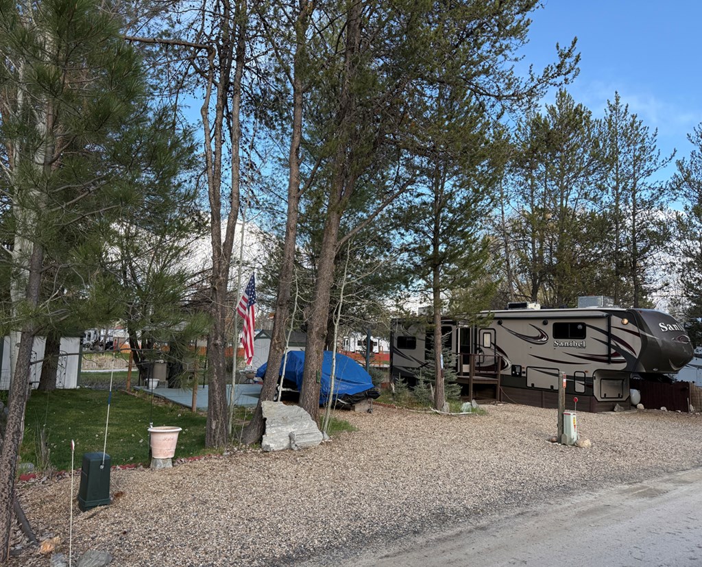 5 & 7 H Street Cascade, ID 83611 - Photo 2 of 25 Extra RV Space for Friends and Family
