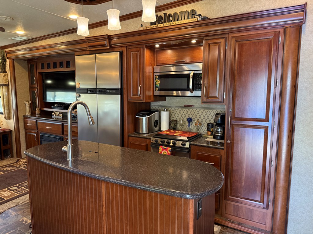 5 & 7 H Street Cascade, ID 83611 - Photo 4 of 25 Well Appointed Kitchen