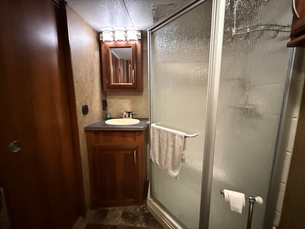 5 & 7 H Street Cascade, ID 83611 - Photo 8 of 25 Bathroom