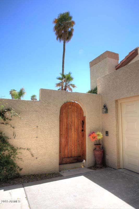 7249 East Maverick Road Scottsdale, AZ 85258 - Photo 2 of 26 a front view of a house with shower