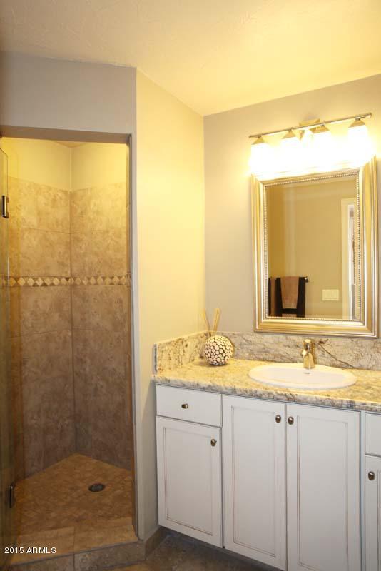 7249 East Maverick Road Scottsdale, AZ 85258 - Photo 23 of 26 Hall Bath