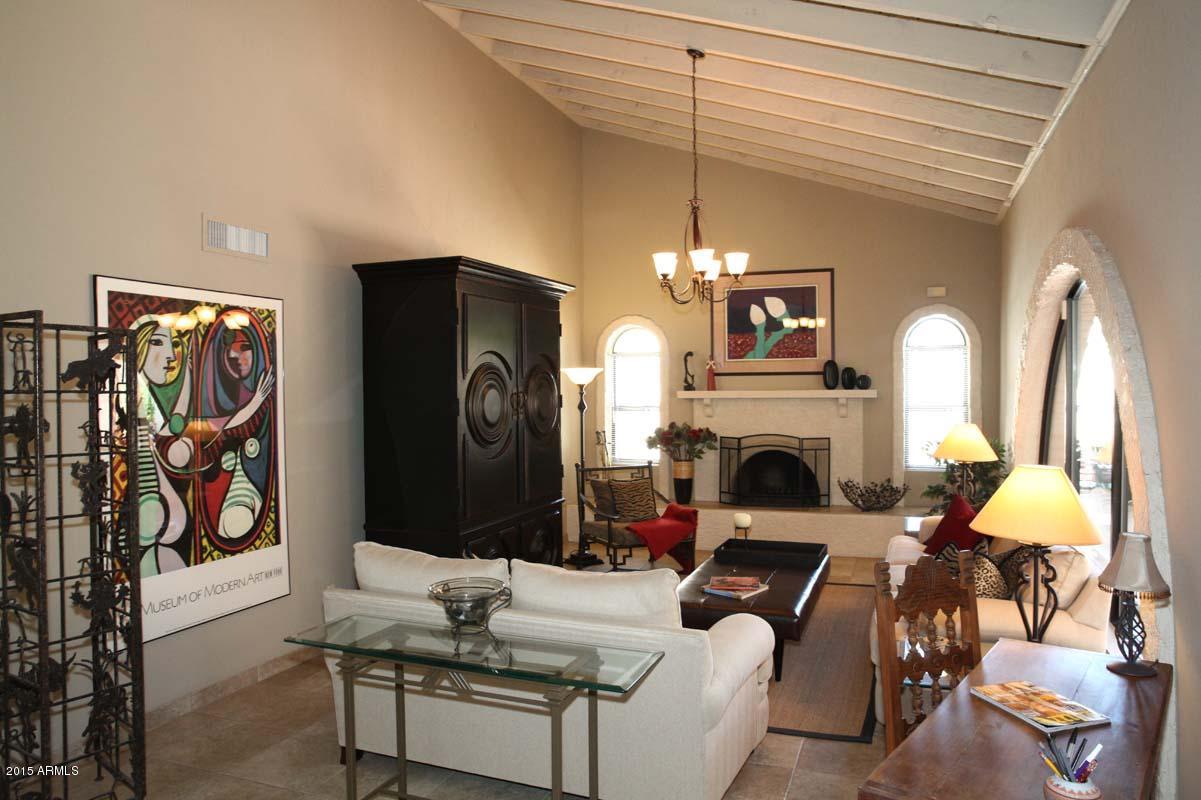 7249 East Maverick Road Scottsdale, AZ 85258 - Photo 9 of 26 Living Room