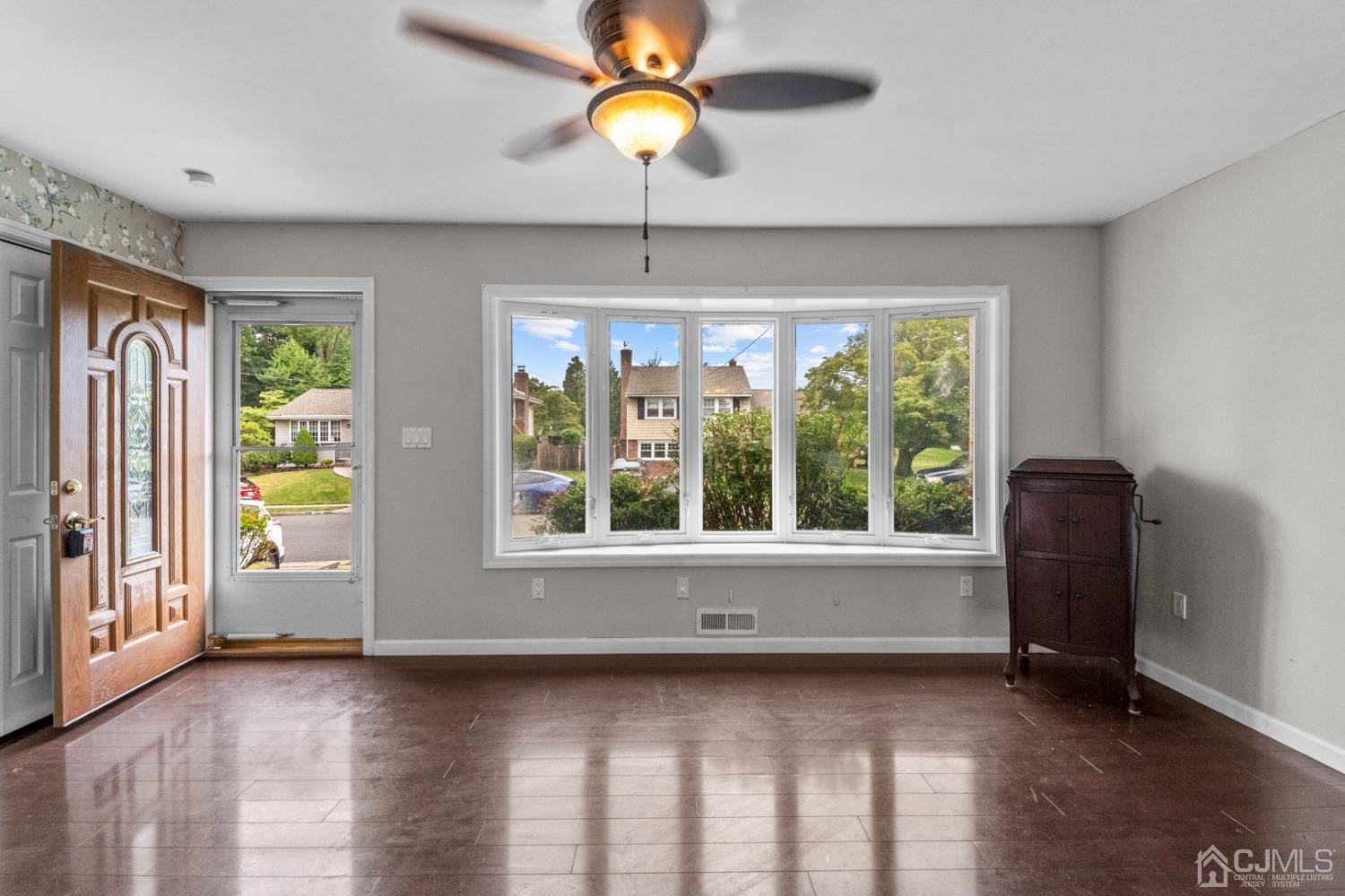 105 Winding Way Hamilton, NJ 08620 - Photo 3 of 28 Gallery Image 3