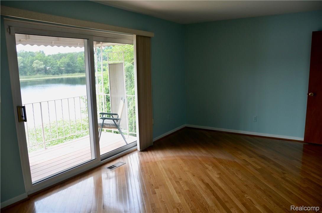 6681 Andersonville Road, Unit 28 Clarkston, MI 48346 - Photo 7 of 22 Great Room with doorwall to elevated deck,beautiful view of All Sports Lester Lake