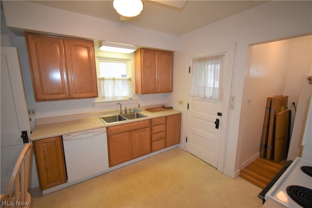 3915 Riveredge Road Cleveland, OH 44111 - Photo 11 of 35 Gallery Image 11