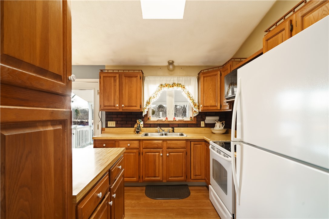 25 Francis Street Coventry, RI 02816 - Photo 9 of 28