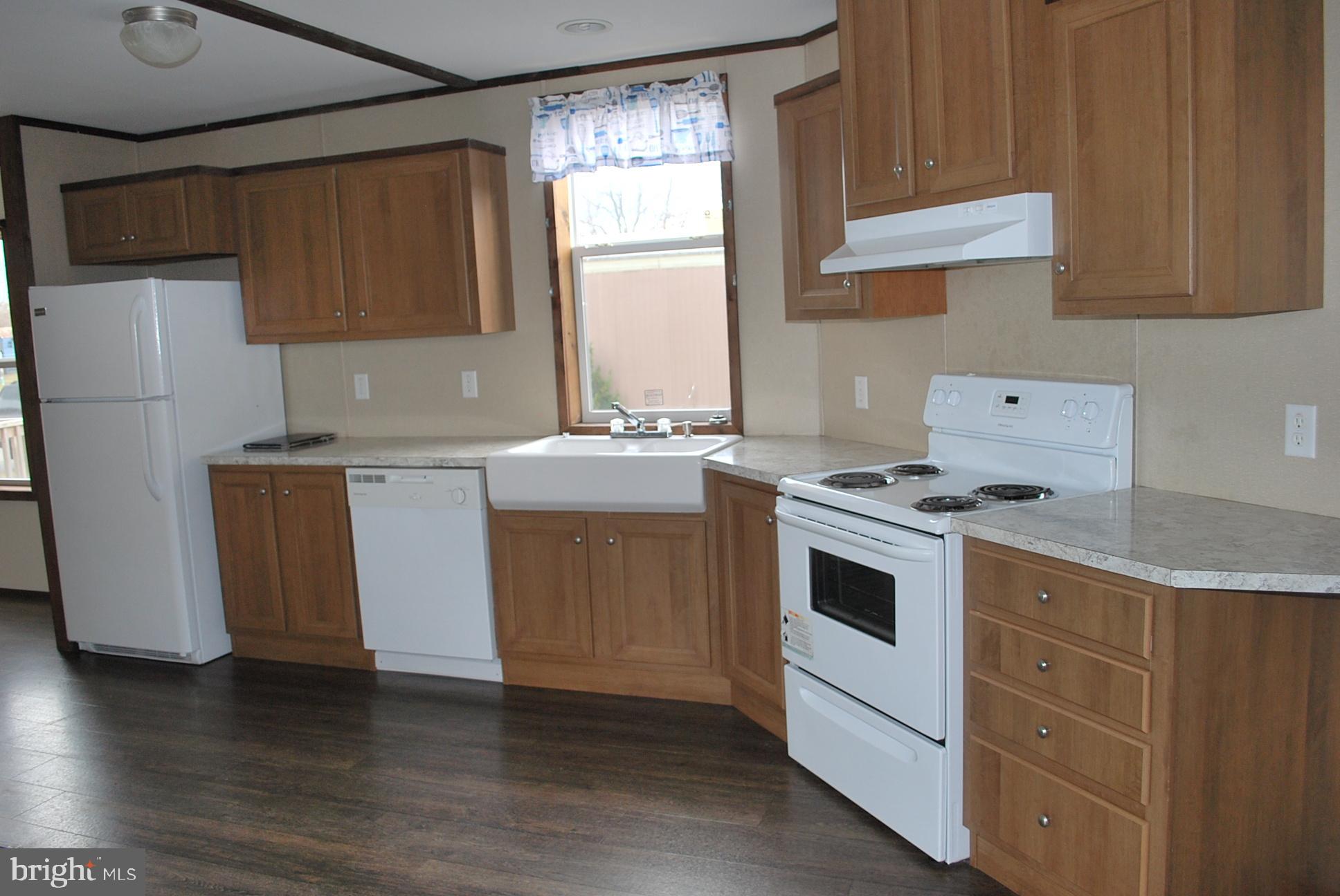 299 Chesapeake Estates Thomasville, PA 17364 - Photo 4 of 10 Fully equipped kitchen, bring your own chef