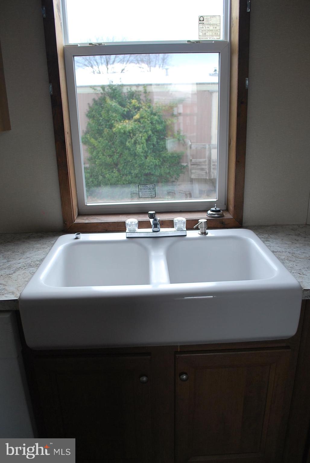 299 Chesapeake Estates Thomasville, PA 17364 - Photo 6 of 10 Classic "farm" sink