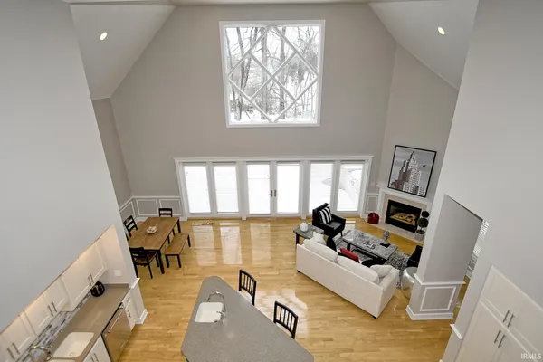 $974,700 | 2433 Lakeridge Drive, Newburgh, IN 47630