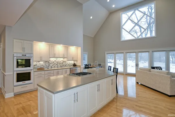 $974,700 | 2433 Lakeridge Drive, Newburgh, IN 47630
