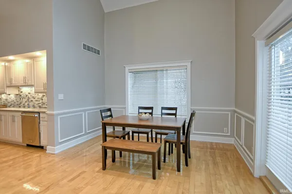 $974,700 | 2433 Lakeridge Drive, Newburgh, IN 47630