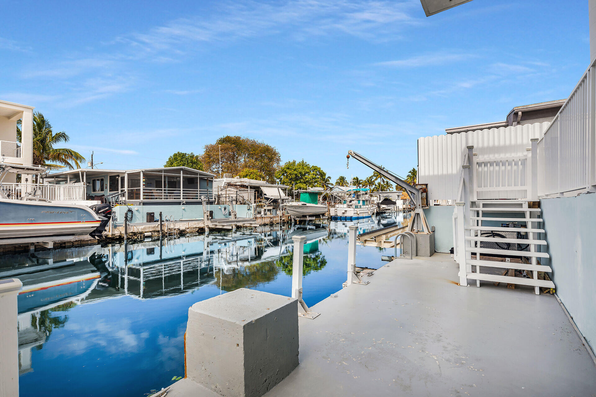1007 Hialeah Lane Key Largo, FL 33037 - Photo 31 of 41 a view of a chairs and table in patio