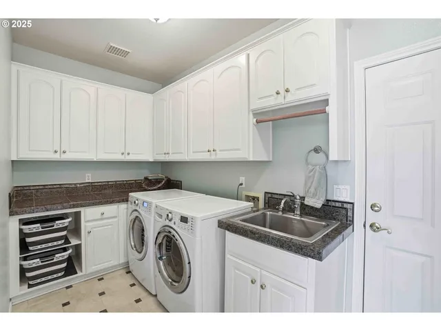 $1,025,000 | 11060 Southwest Byrom Terrace, Tualatin, OR 97062