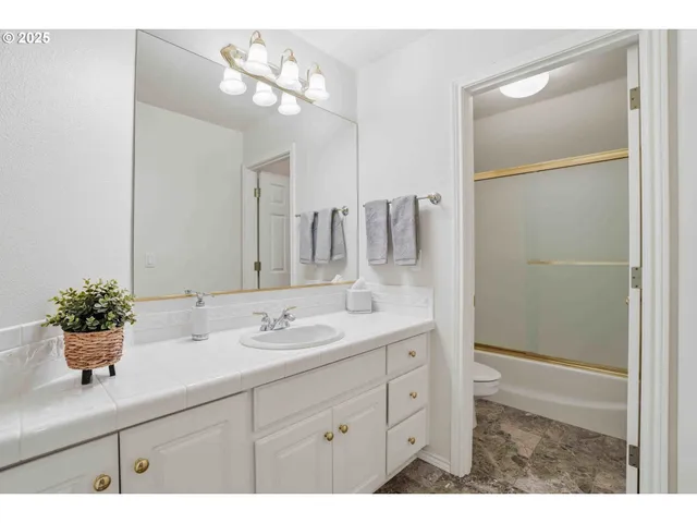 $1,025,000 | 11060 Southwest Byrom Terrace, Tualatin, OR 97062