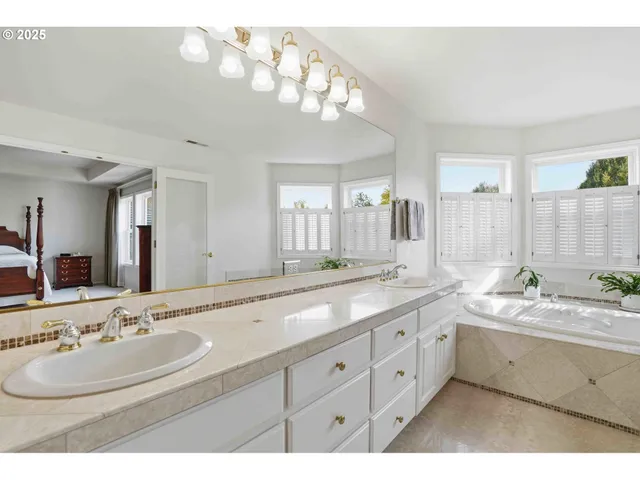 $1,025,000 | 11060 Southwest Byrom Terrace, Tualatin, OR 97062