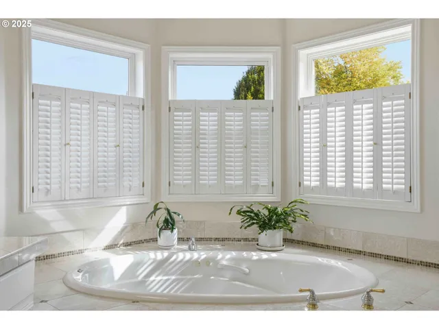 $1,025,000 | 11060 Southwest Byrom Terrace, Tualatin, OR 97062