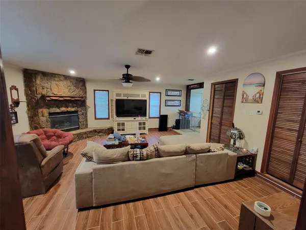 $235,000 | 3 Ivy Court, Jones Creek, TX 77541