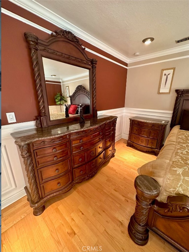 48 Jeanette Way Watsonville, CA 95076 - Photo 11 of 14 a living room with furniture
