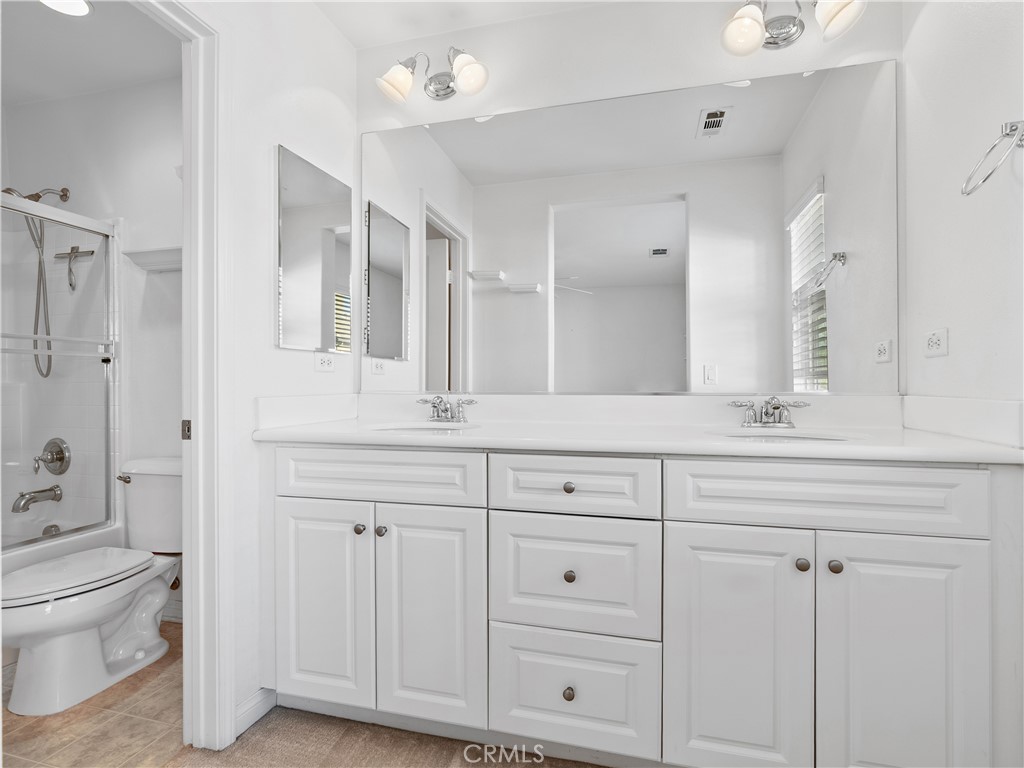 28448 Mirabelle Lane Saugus, CA 91350 - Photo 15 of 21 Bathroom #3 (en-suite)