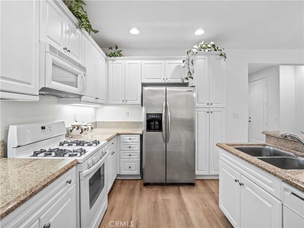 28448 Mirabelle Lane Saugus, CA 91350 - Photo 8 of 21