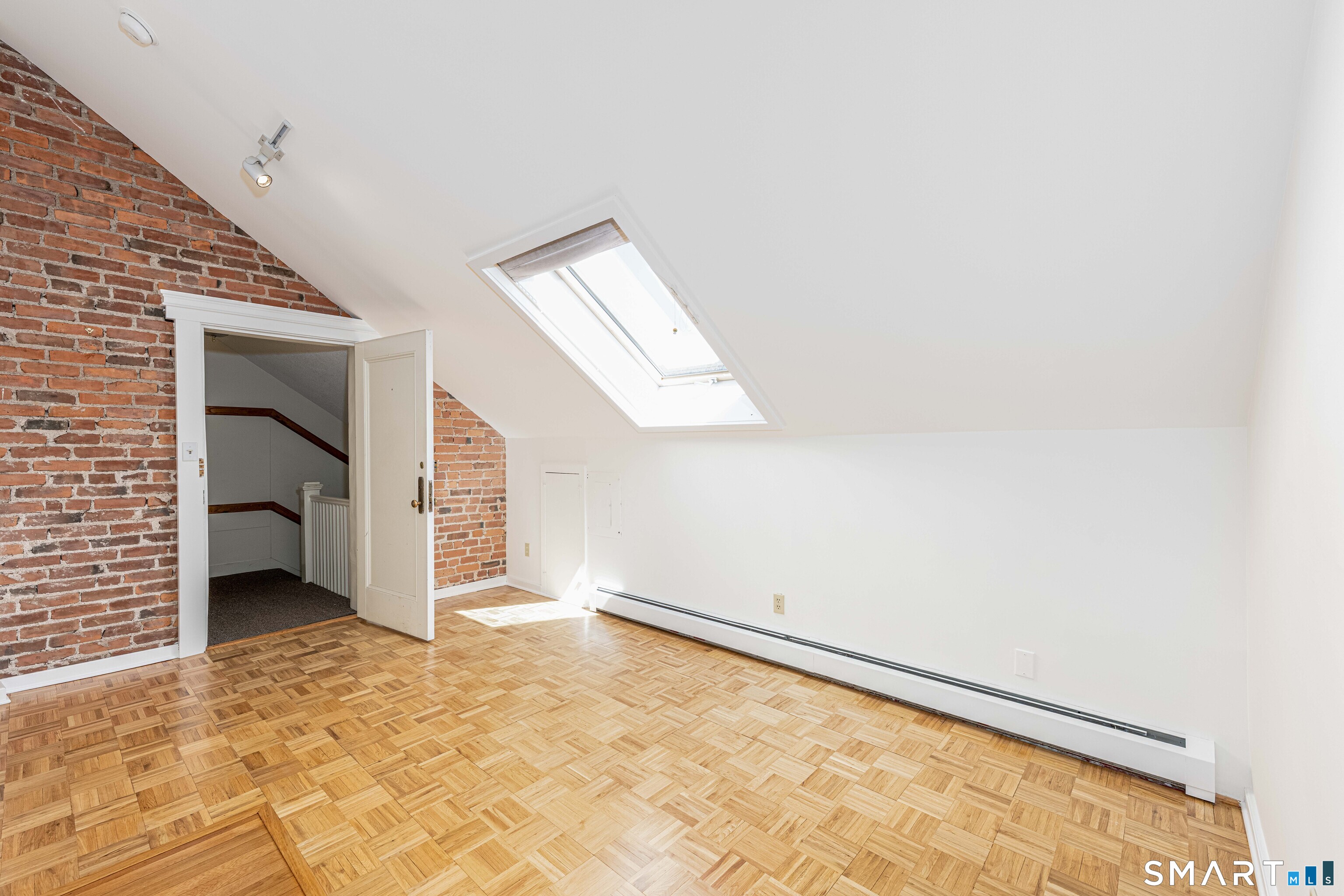 148 Everit Street, Unit F New Haven, CT 06511 - Photo 6 of 26 an empty room with a natural light