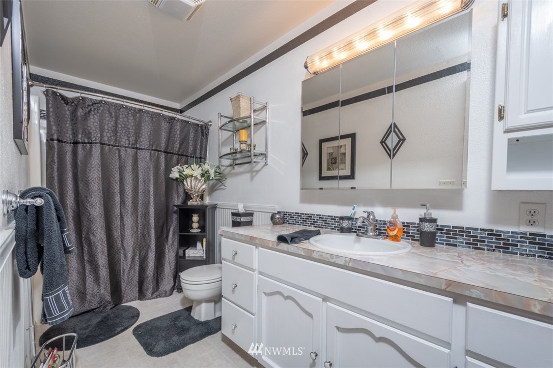 209 Vista Road Chehalis, WA 98532 - Photo 13 of 22 a bathroom with a sink a toilet and shower
