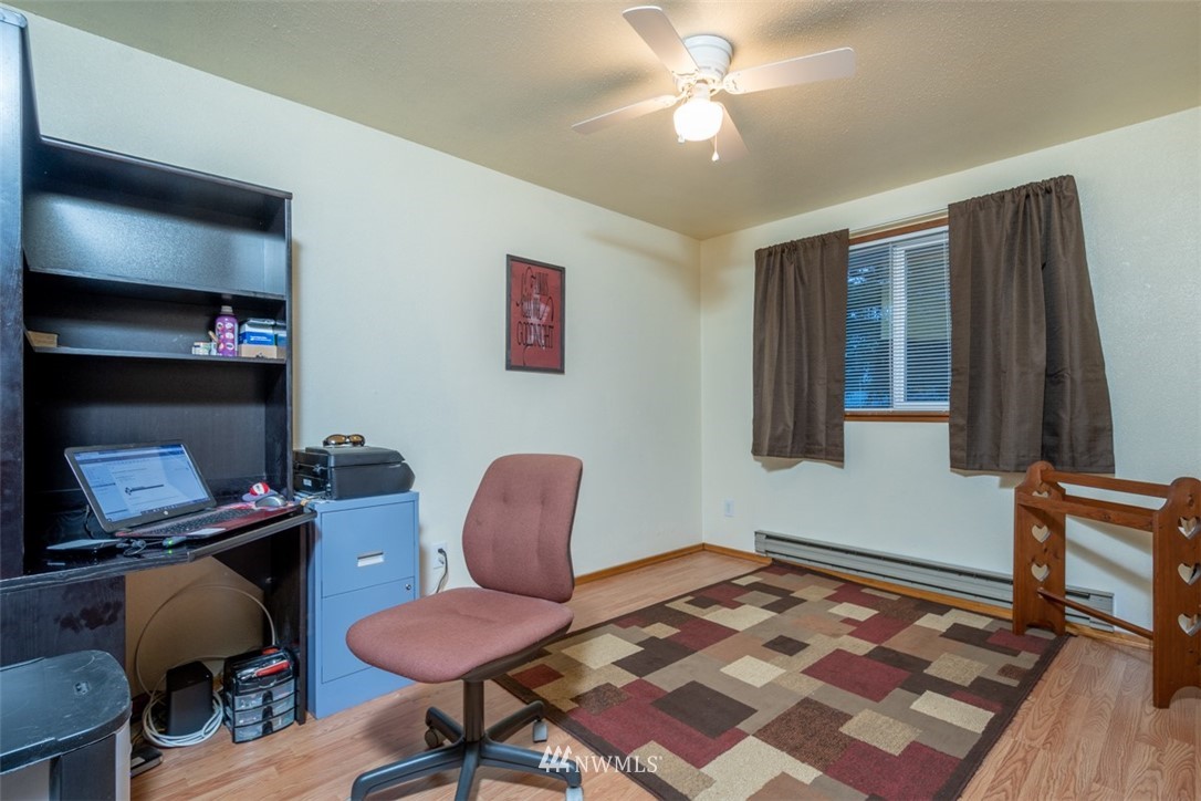 209 Vista Road Chehalis, WA 98532 - Photo 14 of 22 a workspace with furniture and wooden floor