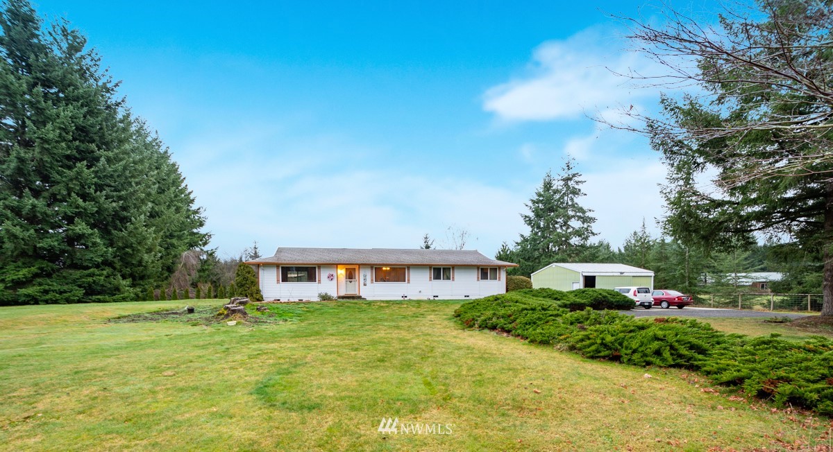 209 Vista Road Chehalis, WA 98532 - Photo 22 of 22 a front view of a house with a yard